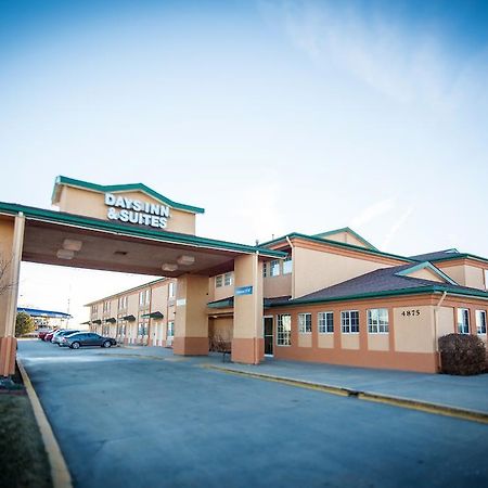 Days Inn & Suites By Wyndham Wichita Exterior foto