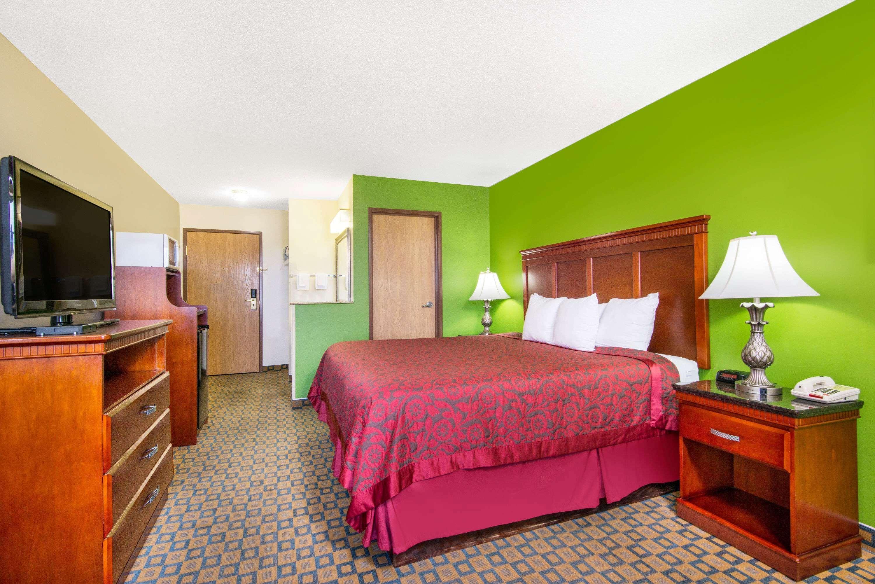 Days Inn & Suites By Wyndham Wichita Exterior foto