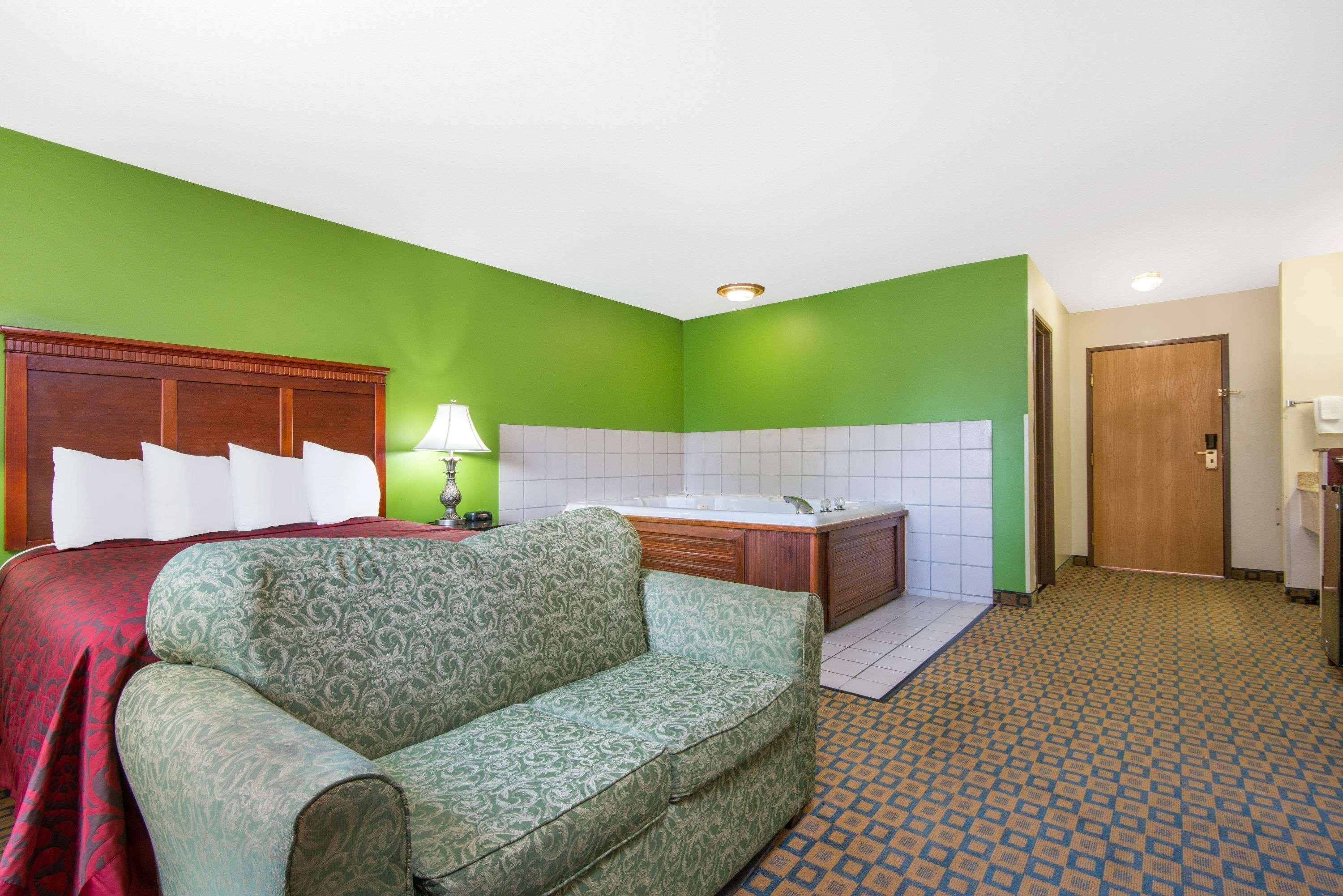 Days Inn & Suites By Wyndham Wichita Exterior foto