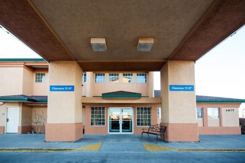 Days Inn & Suites By Wyndham Wichita Exterior foto