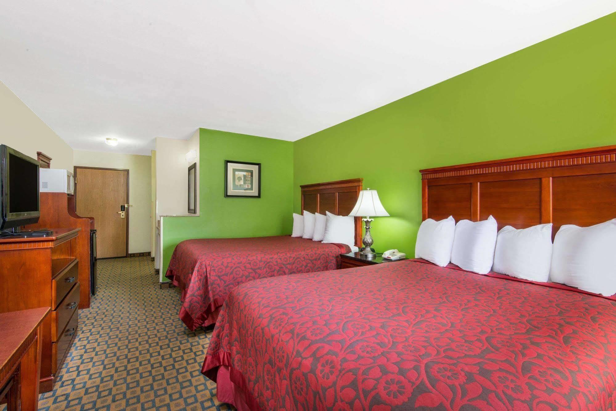 Days Inn & Suites By Wyndham Wichita Exterior foto